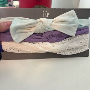 🔴‎ CLEARANCE buy 2 for $12 
GAP Cream and Purple Hair Accessories Set